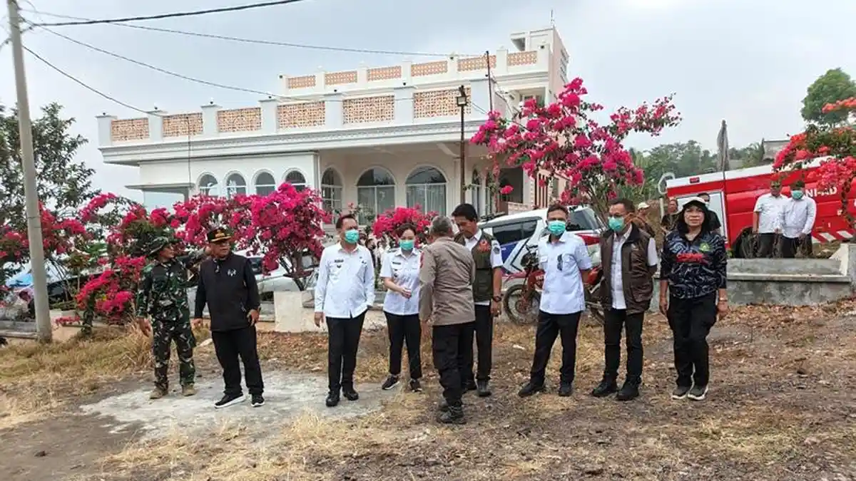 Caroll Senduk dan Sendy Rumajar Tinjau Karhutla Gunung Lokon, Apresiasi ...