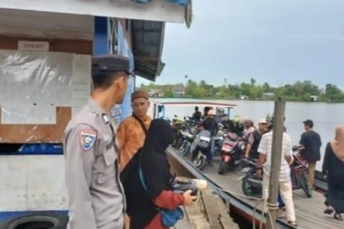 Polsek Sejangkung Laksanakan Patroli di Steher Penyeberangan untuk Cegah Gangguan Kamtibmas