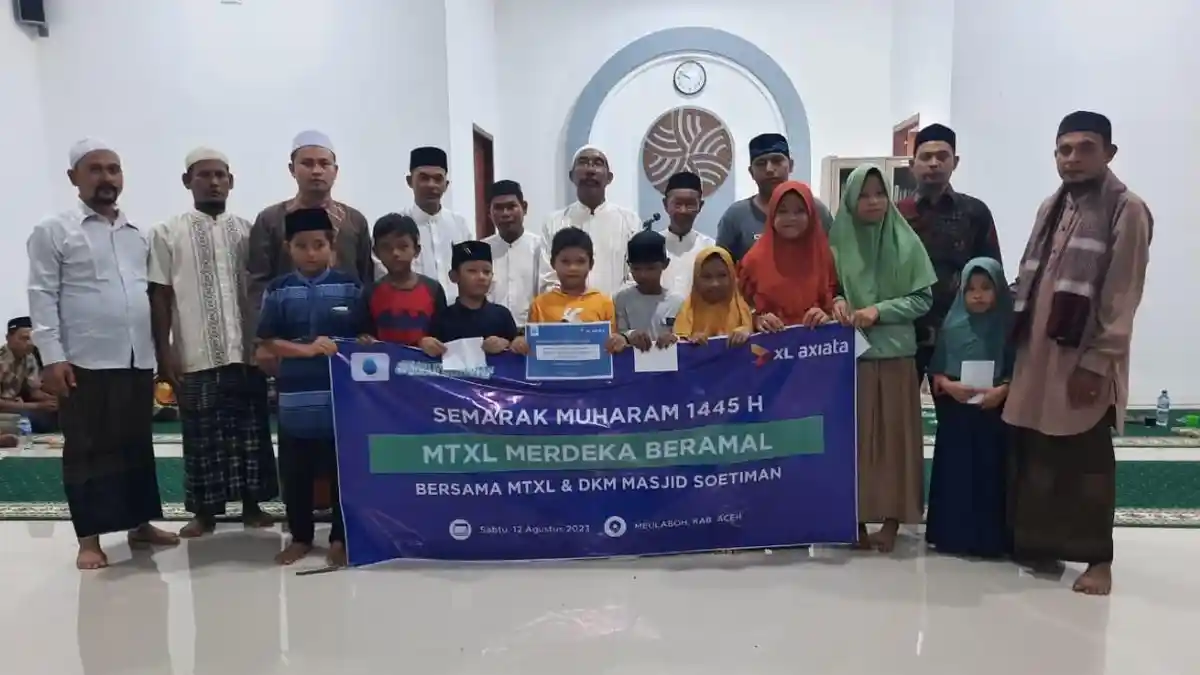 Karyawan XL Axiata Gelar Khitanan Massal dan Santunan Anak Yatim