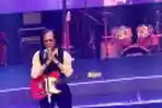 Aksi Panggung Koes Plus Pada Konser Jakarta Dekade