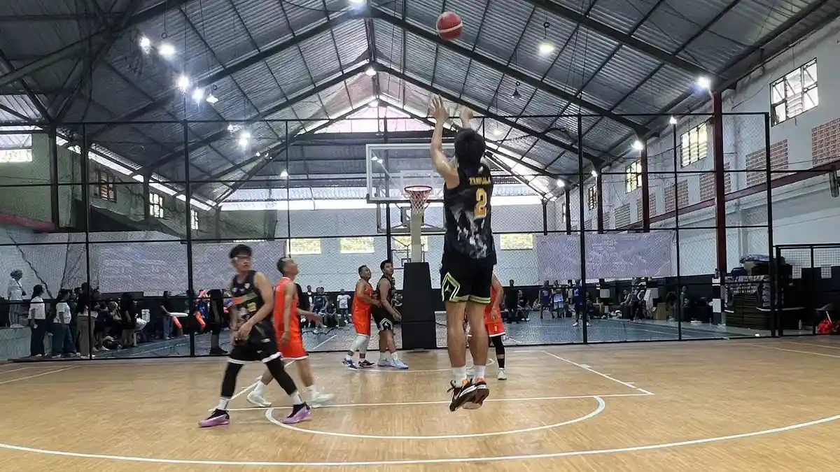 Aksi Sengit Pebasket BRI Region 17 Denpasar di Ajang Sportartcular