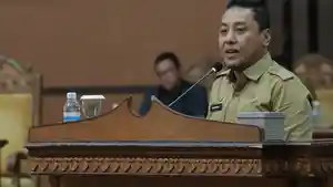 Sekda-Tanjabtim-Sapril-dalam-Paripurna-Penyampaian-Pendapat-Akhir-Fraksi-fraksi-Terkait-LKPJ-Bupati.jpg