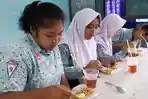 SMPN 1 Brangsong Sediakan Sarapan Gratis bagi Peserta Ujian