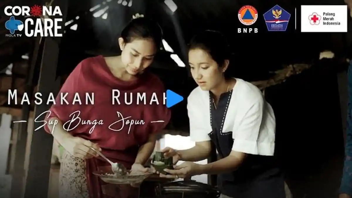 Mengintip Dapur Keluarga Happy Salma di Bali, Masak Sup Bunga Jepun Khas Gung Niang
