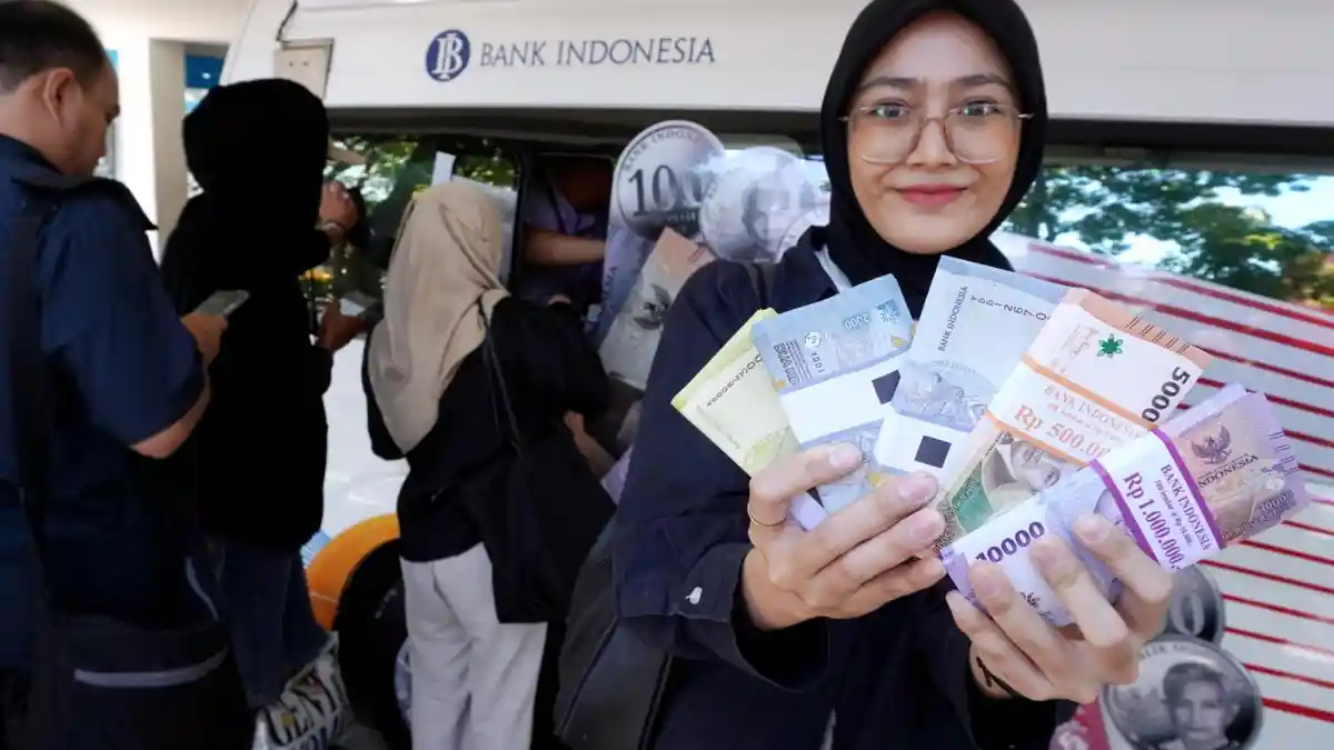 Antre Penukaran Uang Baru di Kota Bandung