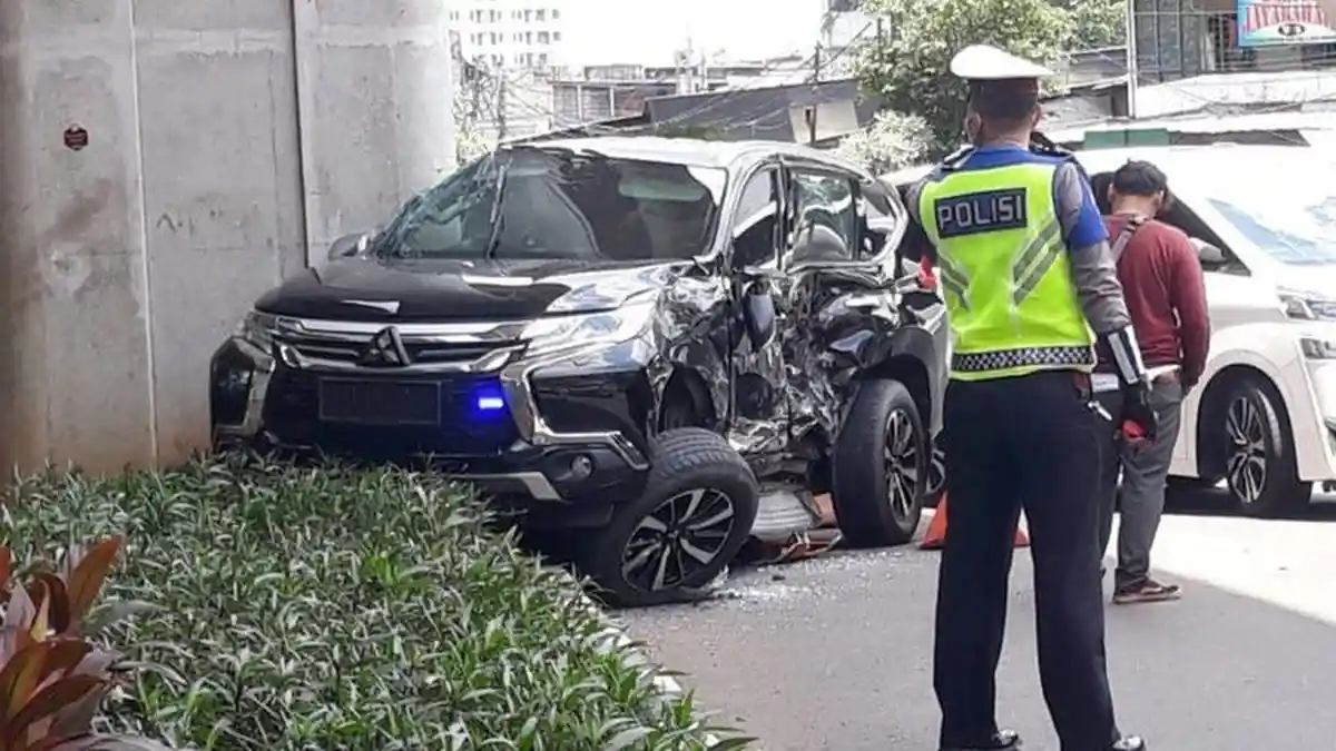 Bus Transjakarta Tabrak Mobil Istri Irjen Boy Rafli, Polisi Cek CCTV