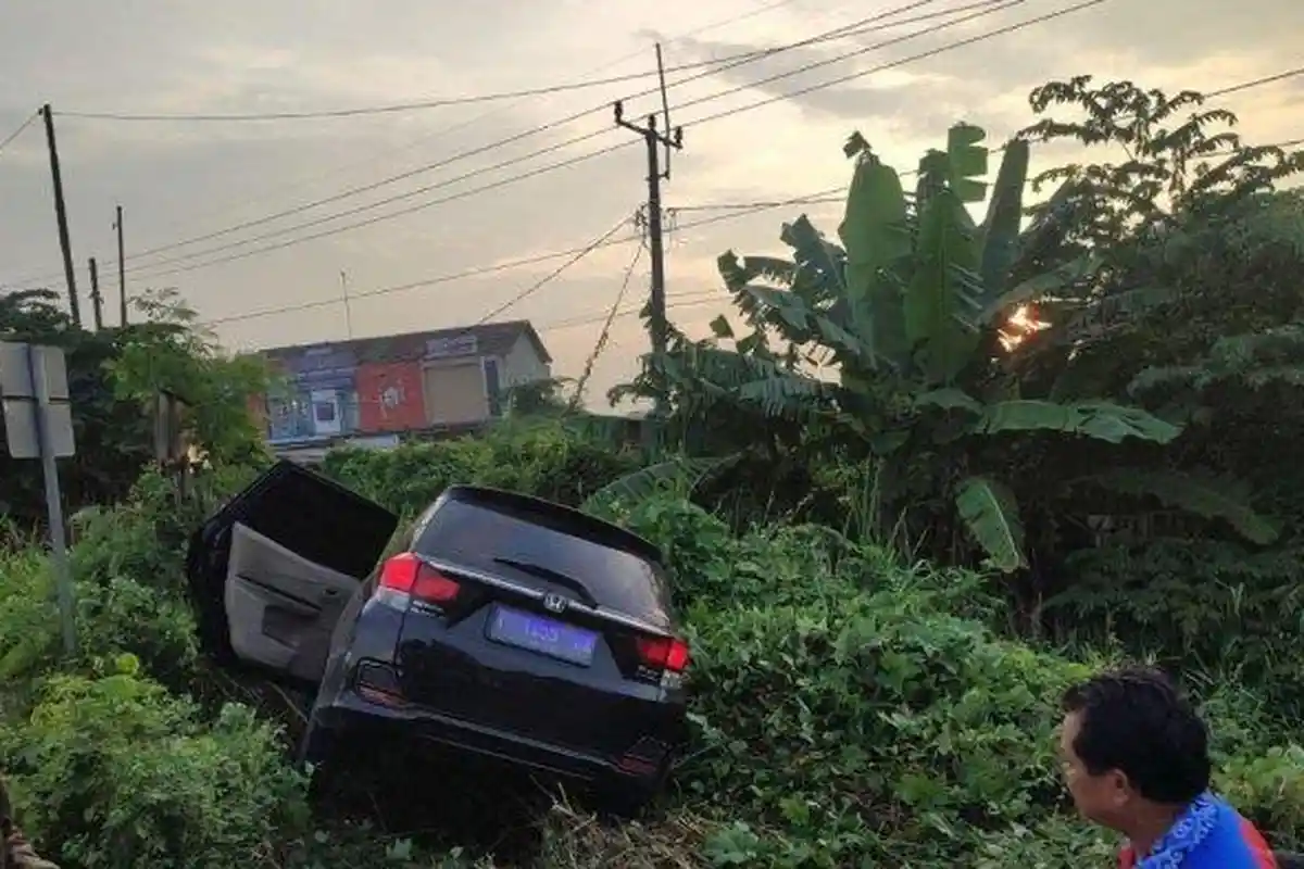 Kecelakaan Maut Pukul 06.00 WIB, Pemotor Vario Tewas, Sopir Mobil Mobilio Ngantuk dan Tabrak 2 Motor