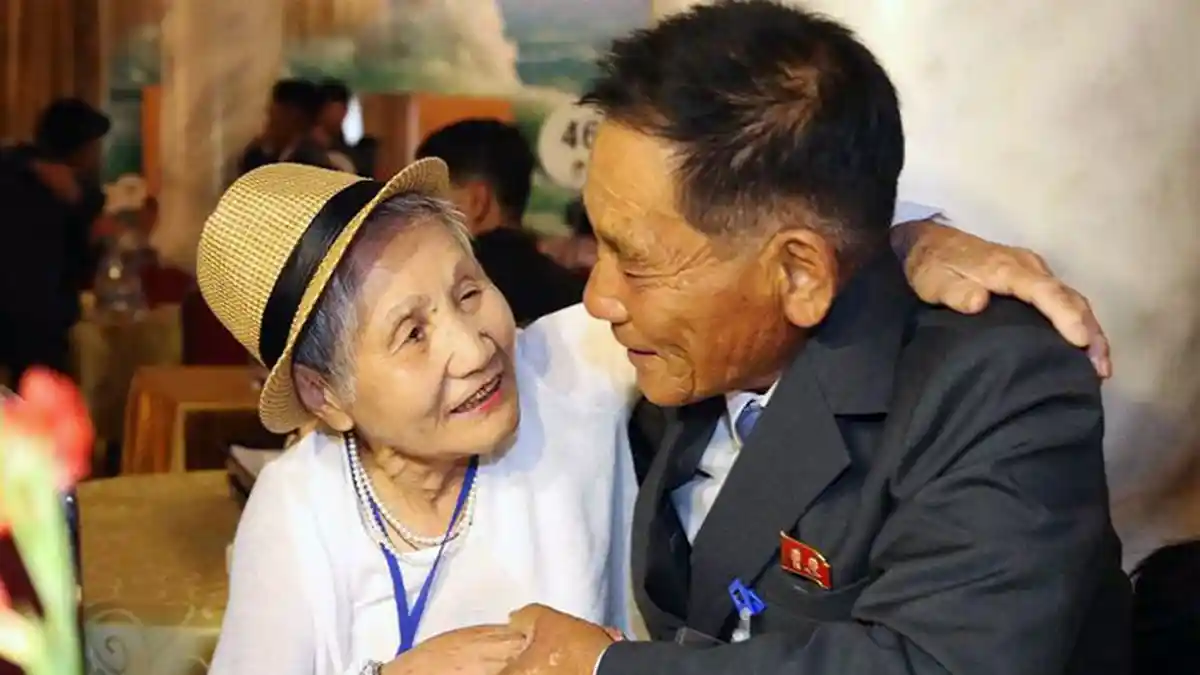 Reuni Dua Korea, Tangis Iringi Pertemuan Ibu dengan Putranya yang Terpisah 68 Tahun