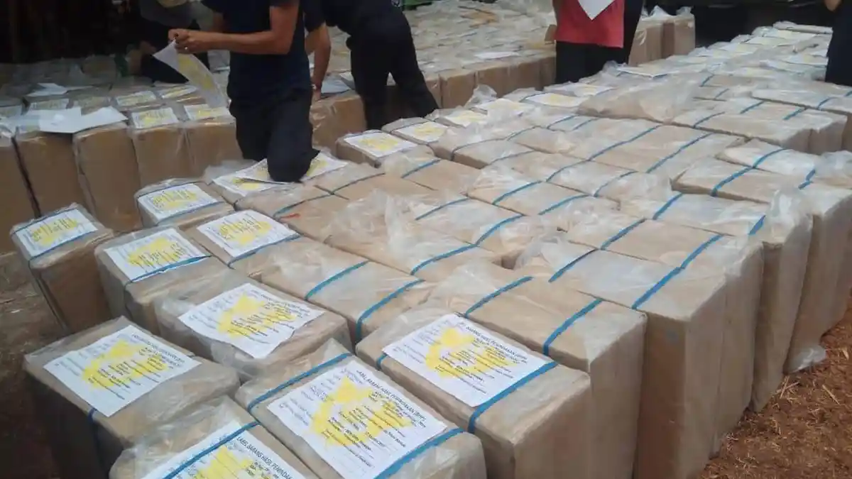 Di Pangkalan Kerinci, Bea Cukai Pekanbaru Amankan 200 Karton Rokok Polos