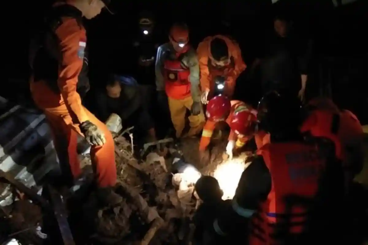 Tanggul Jebol di Bandung, Puluhan Rumah Rusak, 3 Orang Tewas