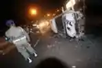 Mobil Dibakar Massa di Diponogoro