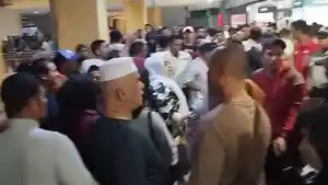 Demo-pedagang-di-amplazz.jpg