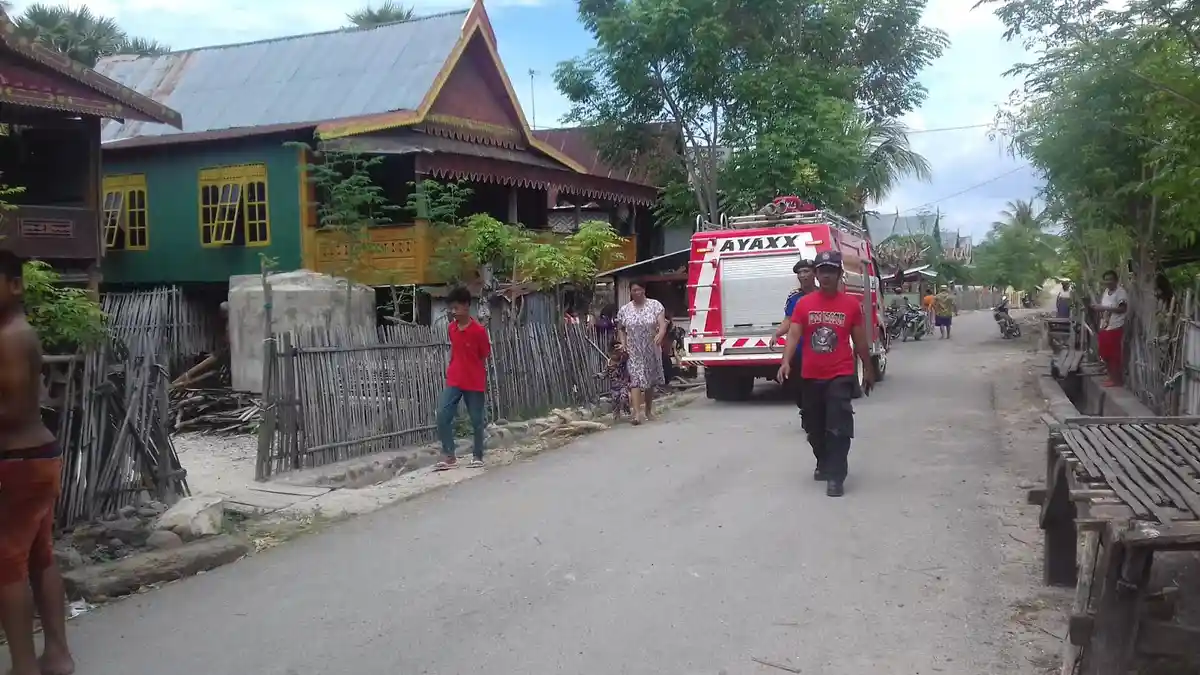 Damkar Tiba Saat Warga Sudah Atasi Kebakaran di Jeneponto