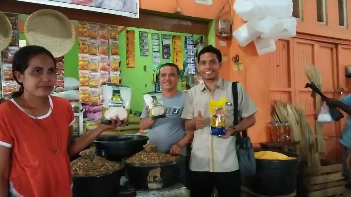 Bulog Waingapu Tetap Layani Pembelian Sembako Selama Cuti Lebaran
