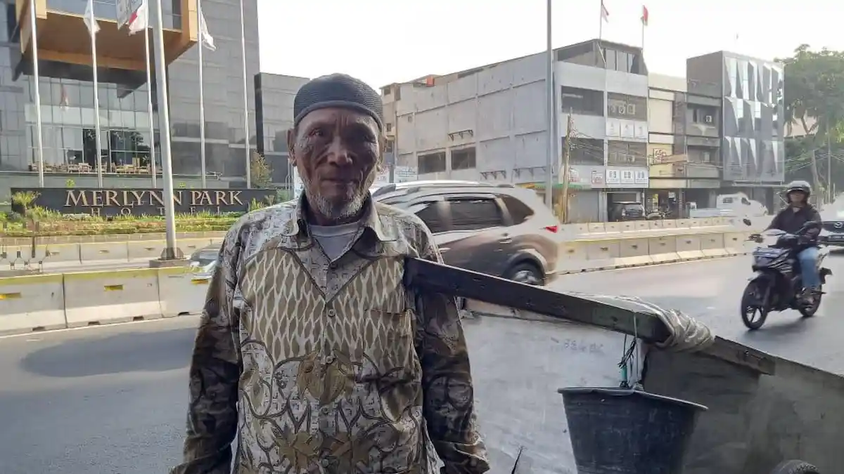 Batik Menemani Keseharian Somad Mengais Rejeki