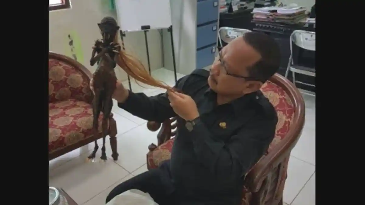 Geger Pria Misterius Buang Jenglot di Pantai Kenjeran