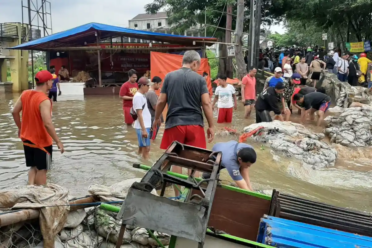 Warga Jebol Tanggul Biar Banjir Merata, Wali Kota Tangerang: Yang Penting Masyarakat Bisa Tenang