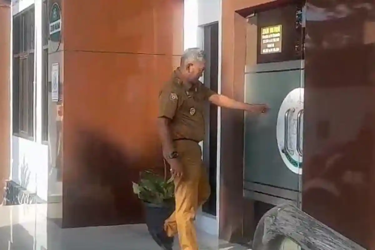 Momen Pj Wali Kota Kendari Sambangi Kantor Kejari Sebelum Sekda Ridwansyah Taridala Ditahan