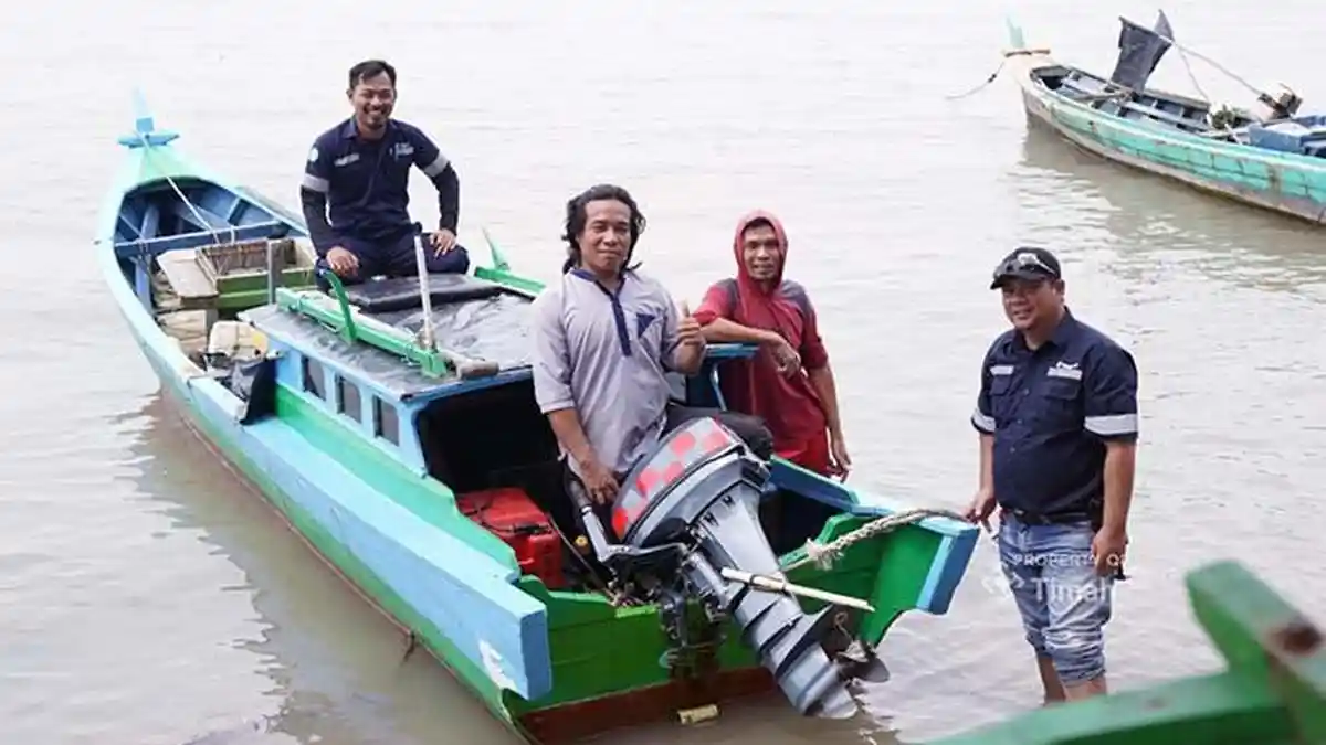 PT Timah Tbk Bantu Kelompok Nelayan Samudera Indah, Salurkan Bantuan Mesin Tempel