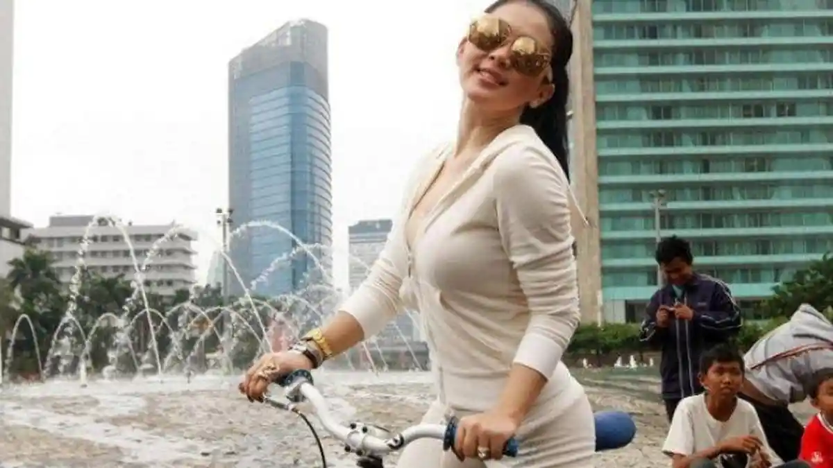 Foto Jadul Syahrini Sebelum Dinikahi Reino Barack, Incess Pakai Tank Top Putih, Dikomentari Warganet