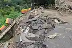 UPDATE Tak Hanya Tertutup, Jalan Nasional Trenggalek-Ponorogo Porak Poranda Tertimpa Longsor Batu