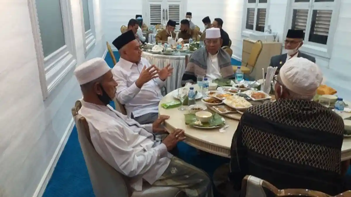 Begini Cara Sekda Aceh Mengajak Kepala Sekolah  dan Pimpinan Dayah di Bireuen Sukseskan Vaksinasi