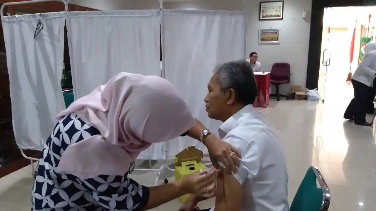 Hindari Penyakit di Paru-paru pada Lansia, Dengan Lakukan Dua Vaksinasi Ini