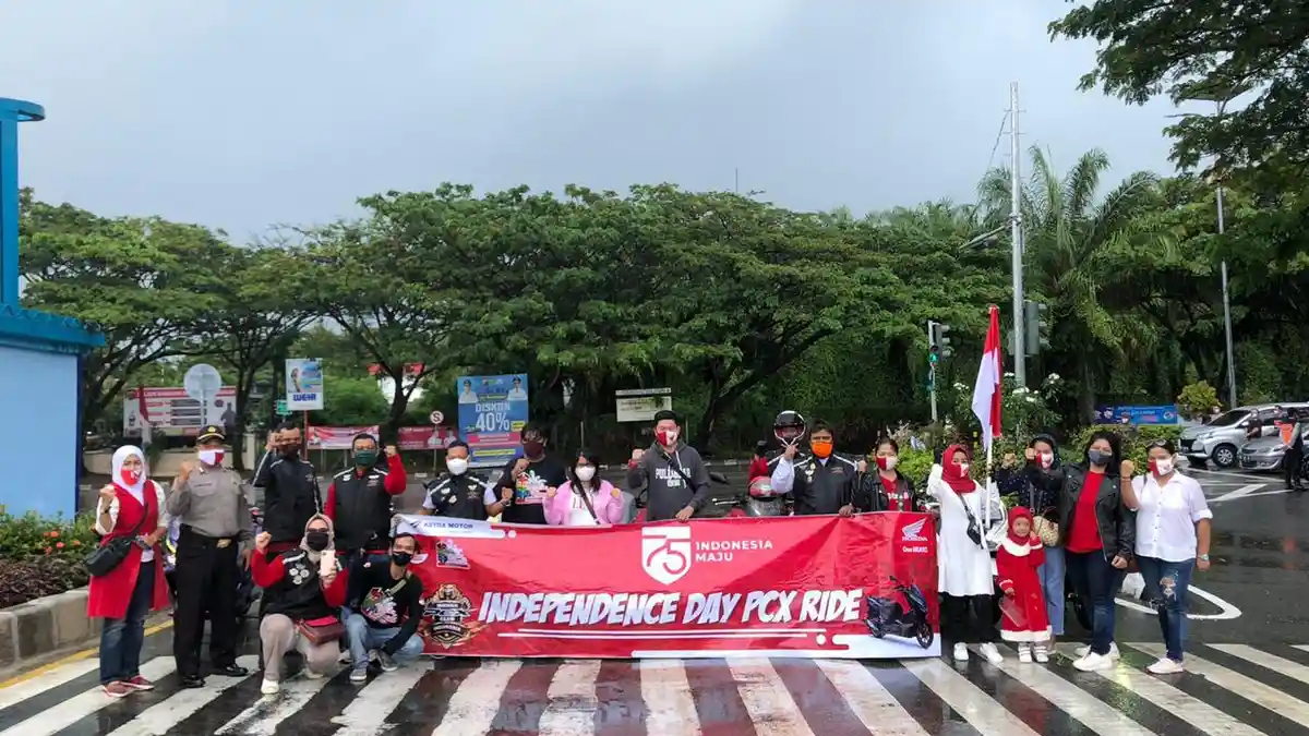 Astra Motor Balikpapan Bersama Komunitas PCX Adakan Kegiatan Upacara Hingga Bersih-bersih Pantai