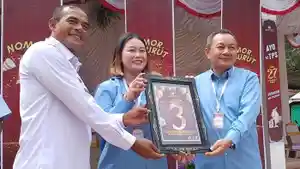 Pasangan-calon-Owena-Mayang-Shari-Belawan-dan-Stanislaus-Liah.jpg