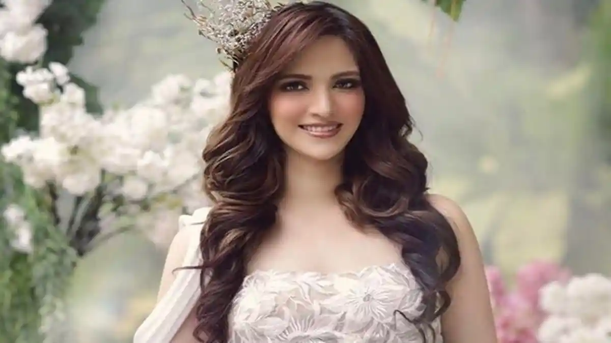 Tampil Dengan Blouse Hitam & Rambut Blonde,Nia Ramadhani Dibilang Keterlaluan Sampai Disebut Begini