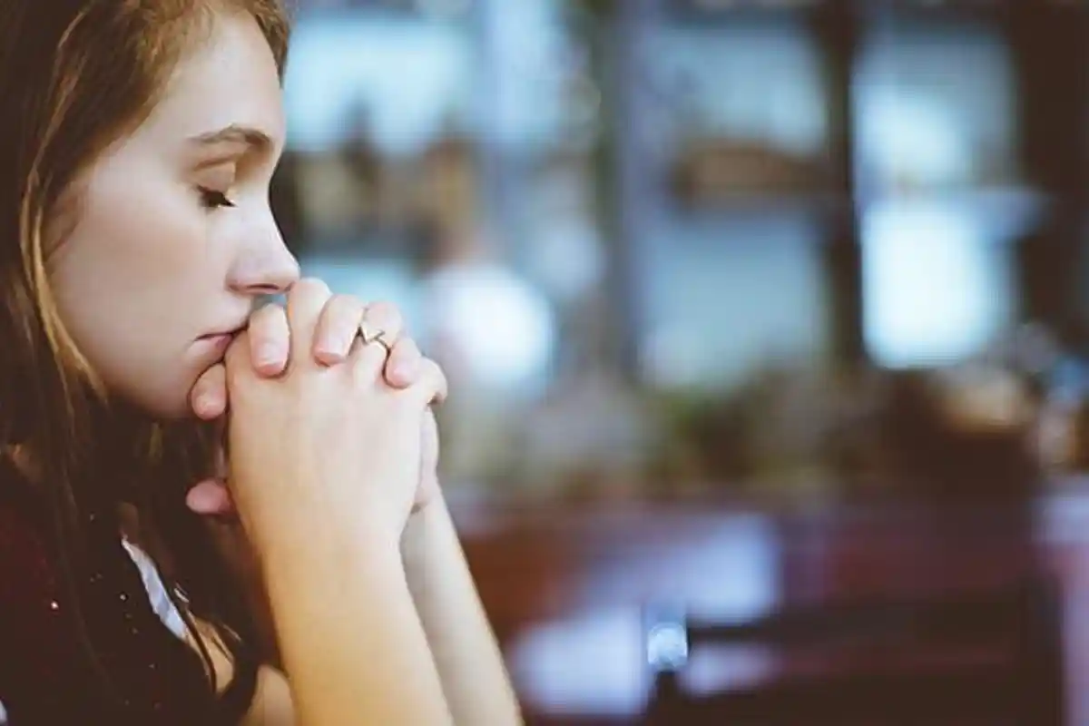 RENUNGAN HARIAN KELUARGA  Amsal 10:13-14 – Bibir yang Berhikmat