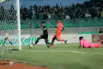 Prosesi-gol-kemenangan-Persebaya-Surabaya-atas-Borneo-FC.jpg
