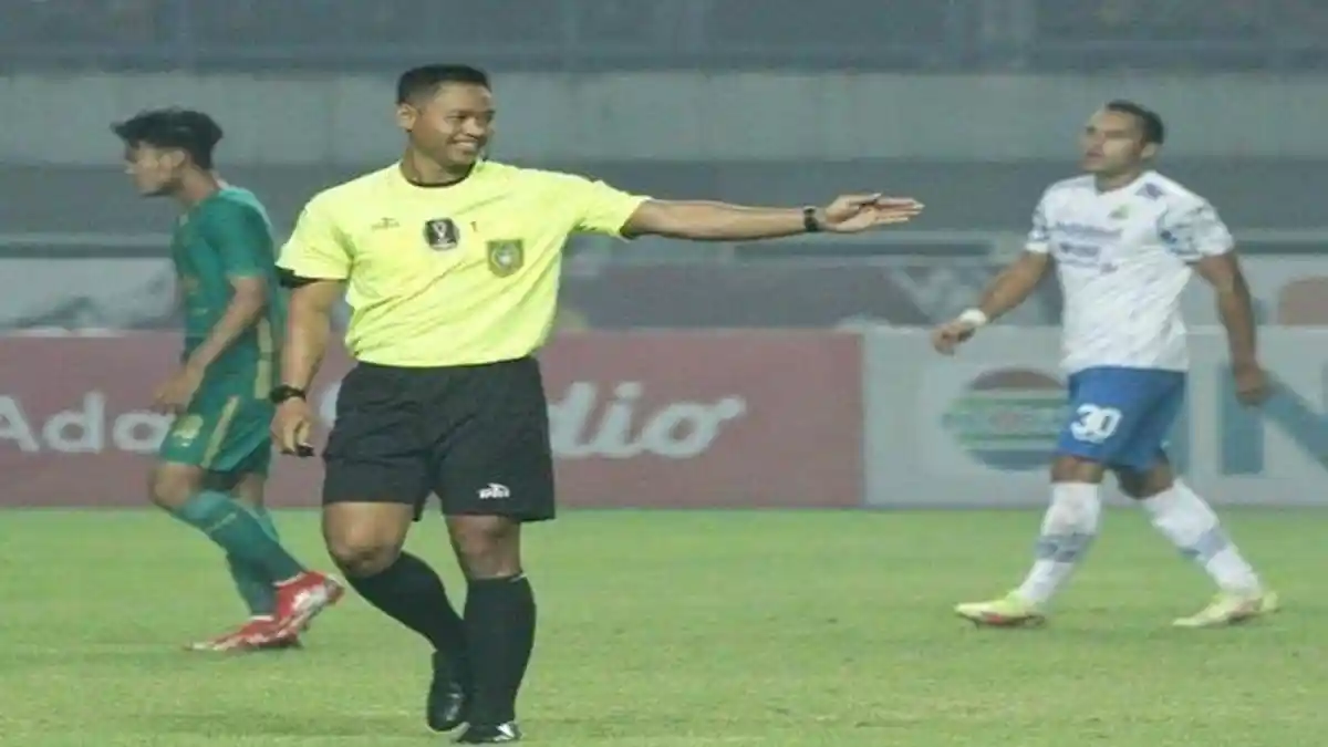 DAFTAR Wasit Galak Super League, Ada yang Keluarkan 11 Kartu di Satu Pertandingan