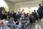 Demo-mahasiswi-UIN-tuntut-fasilitas.jpg