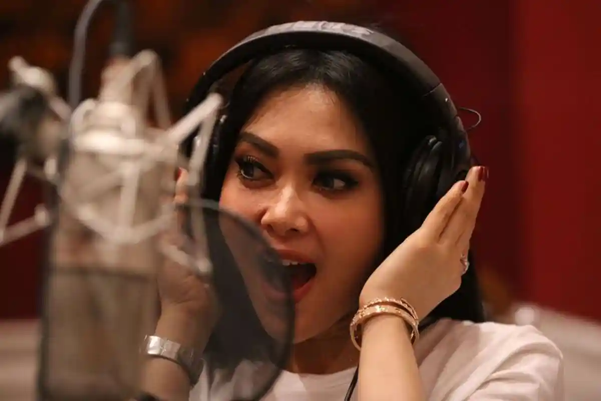 Syahrini dan Ariel Dianggap Cocok Berjodoh, Simak 5 Alasan Ini