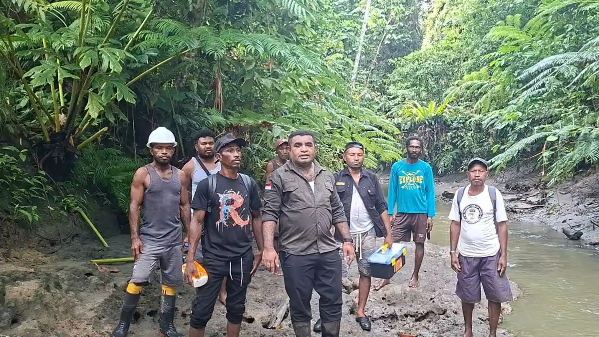 Ketua DPRK Yapen Ebzon Sembai Tinjau Potensi Wisata dan Perikanan di Distrik Raimbawi