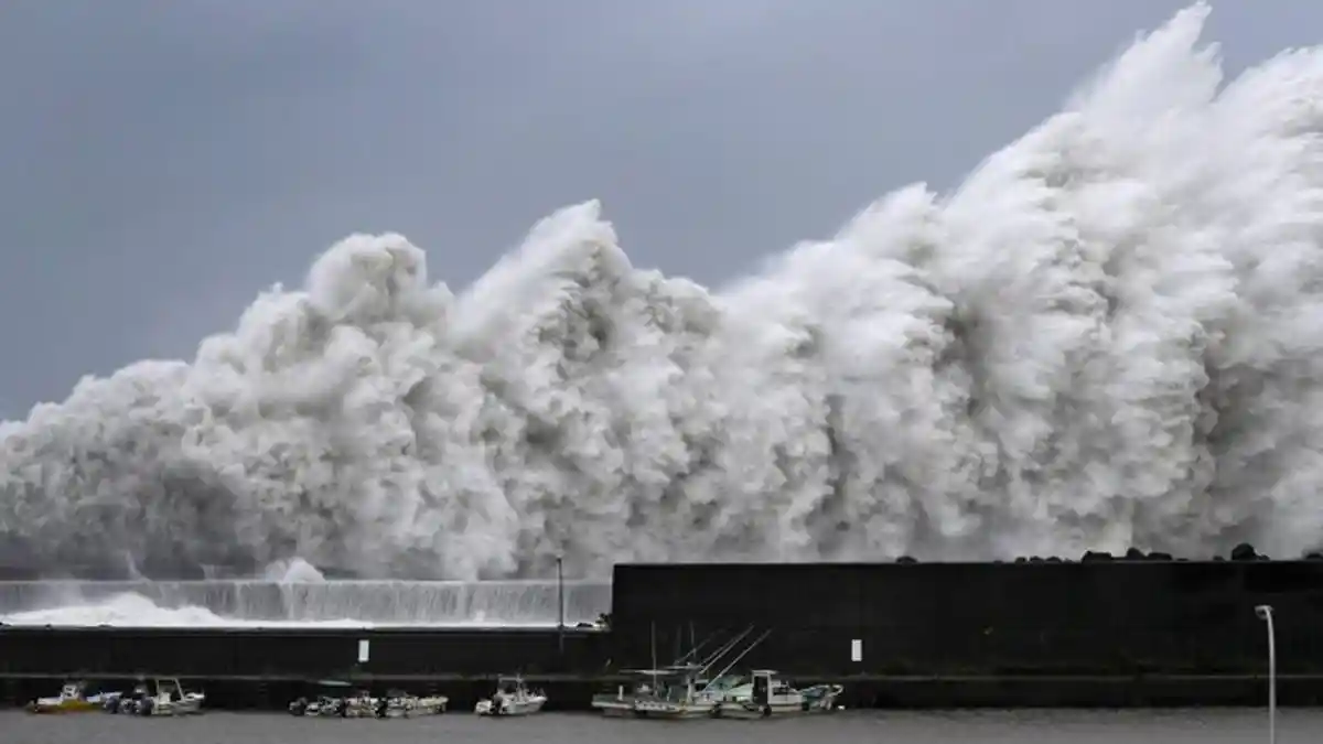 BMKG Ingatkan Adanya Potensi Tsunami Setinggi 28 Meter, Pemda Diminta Siap dengan Skenario Terburuk