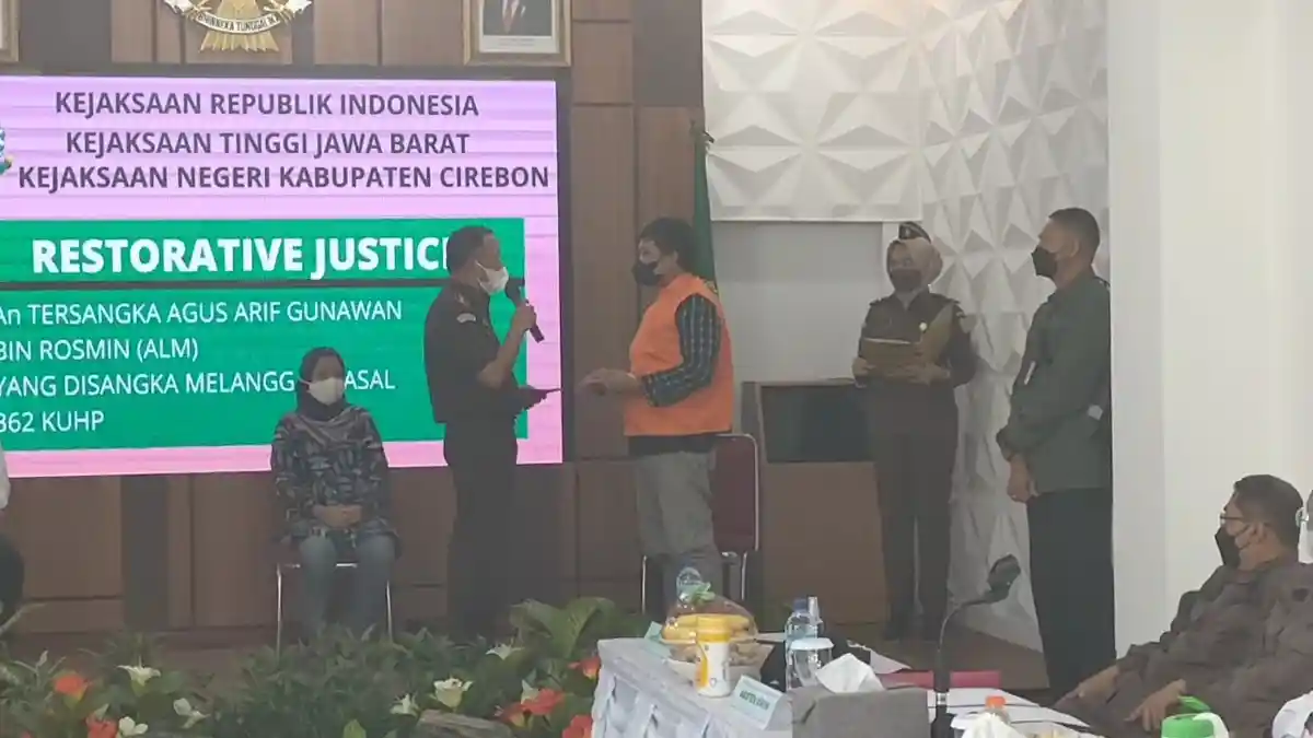 Curi Ponsel Demi Biaya Pengobatan Anaknya yang Sakit, Pria di Cirebon Ini Akhirnya Dibebaskan
