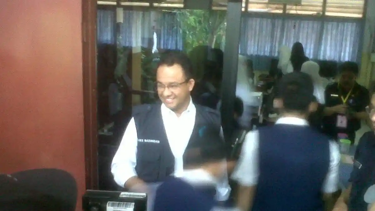 Mendikbud Semangati Siswa-siswi SMP yang Laksanakan UN Pagi ini