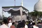 bupati-bener-meriah-sarkawi-saat-memberikan-sambutan-sebelum-pelaksanaan-salat-idulfitri.jpg