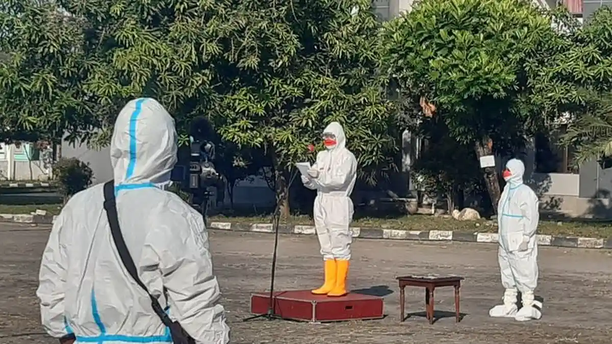Ganjar Mengenakan APD Hazmat di Upacara Hari Kemerdekaan: Hormat Setinggi-tingginya Kepada Nakes