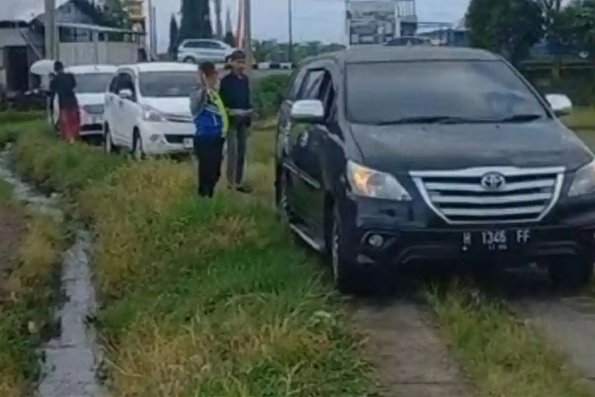 3 Mobil Malah Masuk Sawah Gegara Hindari Macet Arus Mudik, Ikuti Google Maps Cari Jalan Pintas