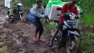 Kotak-suara-hasil-pencoblosan-didistribusikan-dari-PPS.jpg