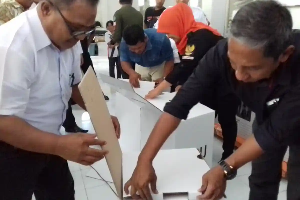 Rakit Kotak Suara, KPU Luwu Undang Kepolisian, Bawaslu, Kejaksaan dan Parpol