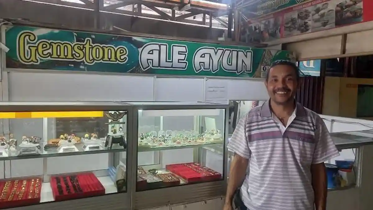 Cerita Hairun Sau, Penjual Batu Akik Gorontalo Sukses Wujudkan Impian Anaknya jadi Perawat dan Bidan