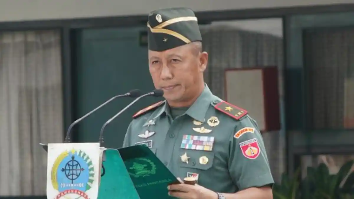 Brigjen TNI Bambang Sujarwo, S.H., M.Sos., M.M.