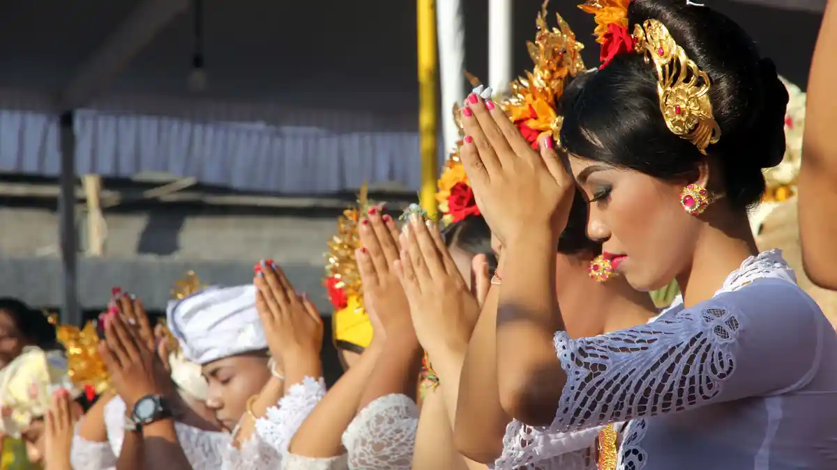 Teori-teori Masuknya Agama dan Kebudayaan Hindu-Buddha di Indonesia