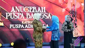 WABUP-NETTA-TERIMA-PENGHARGAAN-DARI-KOMPAS-TV.jpg