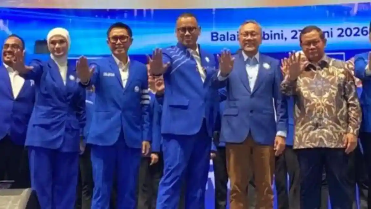 Rekam Jejak dan Kontroversi Uya Kuya, Dilantik Zulhas Jadi Ketua PAN Jakarta, Gantikan Eko Patrio - Tribunkaltim.co
