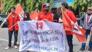demo-gmni-trenggalek-memprotes-kenaikan-harga-beras.jpg